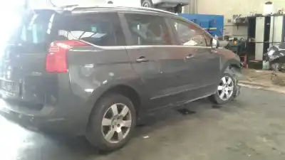 Véhicule à la ferraille peugeot 5008 active de l'année 2011 alimenté 9hd
