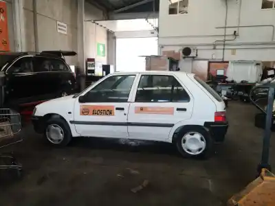 Veículo de Sucata peugeot 106 (s2) kid do ano 1998 alimentado hdz