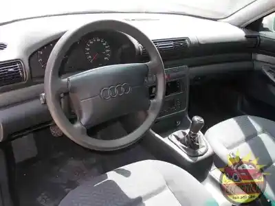 Veicolo di demolizione audi a4 berlina (b5) 1.8 dell'anno 1996 alimentato adr