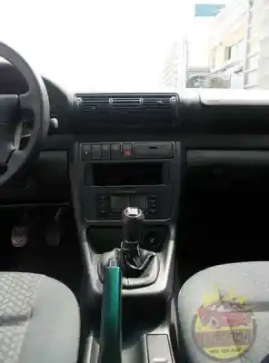 Veicolo di demolizione audi a4 berlina (b5) 1.8 dell'anno 1996 alimentato adr