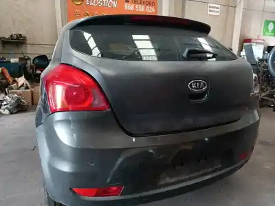 Veicolo di demolizione kia cee´d emotion dell'anno 2009 alimentato d4ea