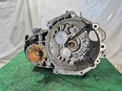 Veículo de Sucata VOLKSWAGEN GOLF IV (1J1)  do ano 2001 alimentado AJM,AUY