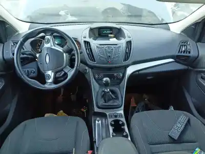 Здавання транспортного засобу ford kuga (cbs) titanium року 2014 потужний ufma