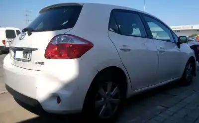 Sloopvoertuig toyota auris (_e15_) 1.4 d-4d (nde150_) van het jaar 2006 aangedreven 1ndtv