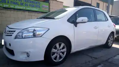 Sloopvoertuig toyota auris (_e15_) 1.4 d-4d (nde150_) van het jaar 2006 aangedreven 1ndtv