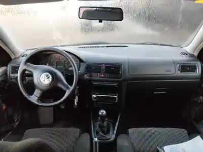 Veículo de Sucata volkswagen golf iv berlina (1j1) 1.6 do ano 1999 alimentado akl