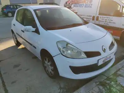 Veículo de Sucata renault clio iii 1.5 dci diesel do ano 2007 alimentado k9k768