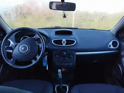 Veículo de Sucata renault clio iii 1.5 dci diesel do ano 2007 alimentado k9k768