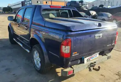 Véhicule à la ferraille isuzu                                              d-max                                                                                                                                                                                                                                                      rodeo                                                                                                                                                                                                                                                      de l'année 2005 alimenté 4jh1-tc