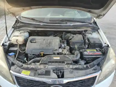 Veículo de Sucata kia cee´d 1.6 crdi cat do ano 2010 alimentado 