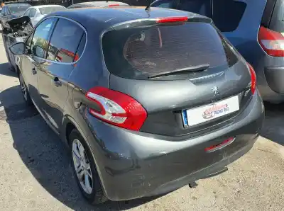 Veicolo di demolizione peugeot 208 active dell'anno 2015 alimentato 