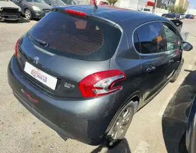 Veicolo di demolizione peugeot 208 active dell'anno 2015 alimentato 