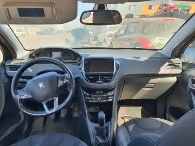 Veicolo di demolizione peugeot 208 active dell'anno 2015 alimentato 