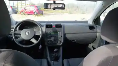 Veículo de Sucata volkswagen golf v (1k1) 1.6 do ano 2005 alimentado bgu,bse,bsf