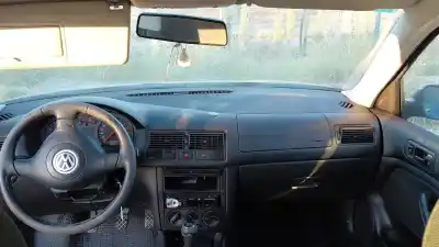 Veículo de Sucata volkswagen golf iv (1j1) 1.6 do ano 1999 alimentado akl