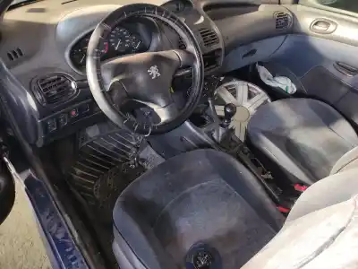Veículo de Sucata peugeot 206 berlina x-line do ano 2000 alimentado d-wjz