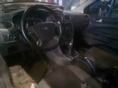 Veículo de Sucata ford focus berlina (cap) ambiente (d) do ano 2005 alimentado hwda