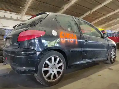 Veículo de Sucata peugeot 206 berlina gt do ano 2002 alimentado rfnew10j4