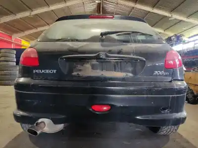 Veículo de Sucata peugeot 206 berlina gt do ano 2002 alimentado rfnew10j4