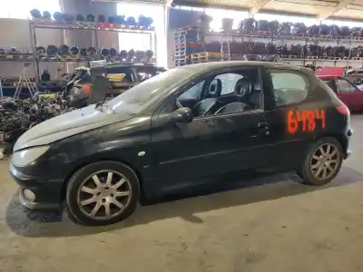Veículo de Sucata peugeot 206 berlina gt do ano 2002 alimentado rfnew10j4