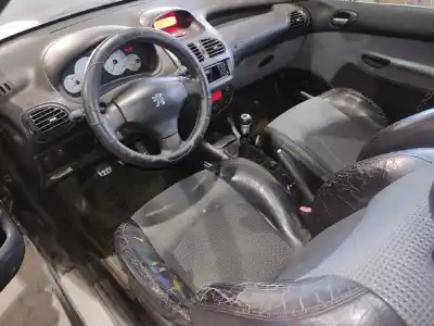 Veículo de Sucata peugeot 206 berlina gt do ano 2002 alimentado rfnew10j4