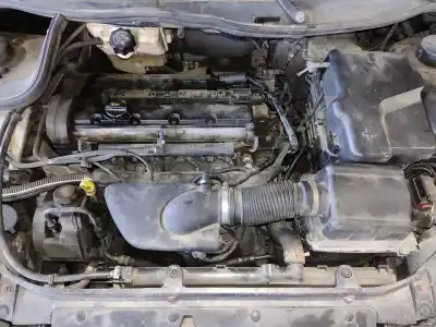 Veículo de Sucata peugeot 206 berlina gt do ano 2002 alimentado rfnew10j4