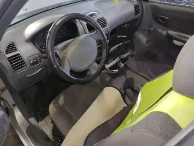 Veicolo di demolizione hyundai accent (lc) gl 4p dell'anno 2001 alimentato g4ea