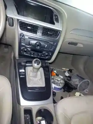 Veículo de Sucata audi a4 b8 (8k2) 2.0 tdi do ano 2008 alimentado cag