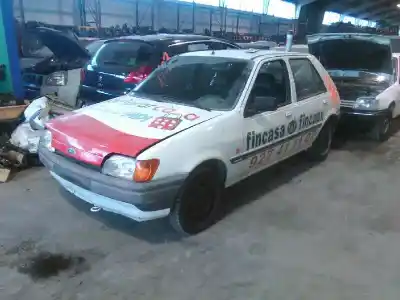 Veículo de Sucata ford fiesta 1.2 gasolina 50 cv/36 kw do ano 2001 alimentado gu
