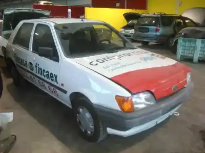 Veículo de Sucata ford fiesta 1.2 gasolina 50 cv/36 kw do ano 2001 alimentado gu