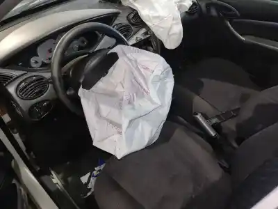 Véhicule à la ferraille ford focus berlina (cak) ambiente de l'année 2000 alimenté fyda