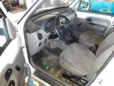 Sloopvoertuig renault kangoo (f/kc0) authentique 64 cv / 47 kw van het jaar 2004 aangedreven f8q p6