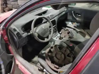 Здавання транспортного засобу RENAULT LAGUNA II (BG0) Dynamique року 2003 потужний F9Q752