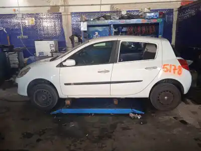 Véhicule à la ferraille renault clio iii collection de l'année 2007 alimenté d4f