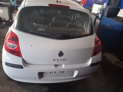 Véhicule à la ferraille renault clio iii collection de l'année 2007 alimenté d4f