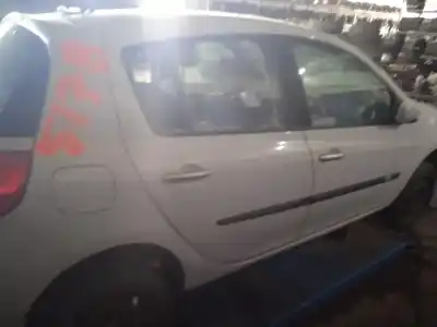 Véhicule à la ferraille renault clio iii collection de l'année 2007 alimenté d4f