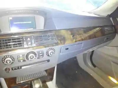 Véhicule à la ferraille bmw serie 5 touring (e61) 530d de l'année 2005 alimenté m57