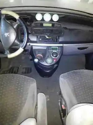 Veicolo di demolizione peugeot 807 sr pack dell'anno 2004 alimentato rht