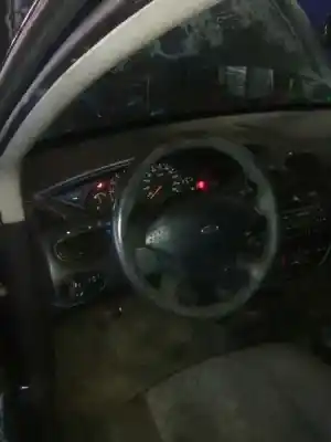 Veículo de Sucata ford focus berlina (cak) ambiente do ano 2001 alimentado bhda