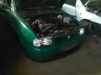 Veicolo di demolizione SEAT CORDOBA BERLINA (6K2) 1.6 dell'anno 2001 alimentato ALM
