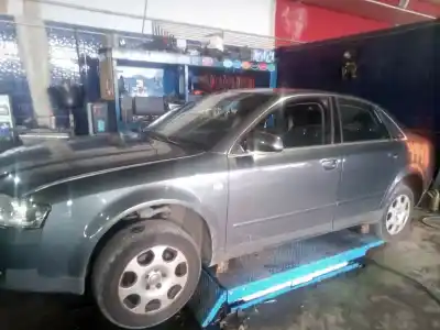 Veículo de Sucata AUDI A4 BERLINA (8E) 2.0 16V FSI do ano 2003 alimentado AWA