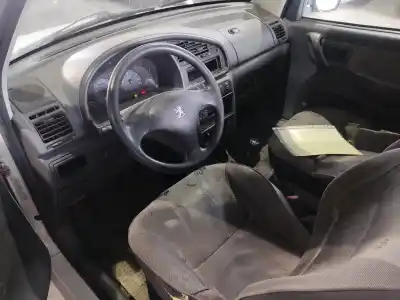 Здавання транспортного засобу peugeot partner (s1) combispace року 2001 потужний nfu