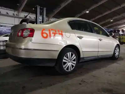 Veicolo di demolizione volkswagen passat b6 (3c2) 2.0 tdi 16v dell'anno 2001 alimentato bkp