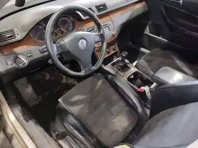 Veicolo di demolizione volkswagen passat b6 (3c2) 2.0 tdi 16v dell'anno 2001 alimentato bkp
