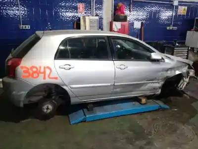 Veículo de Sucata toyota corolla (e12) 2.0 d-4d linea luna berlina do ano 2002 alimentado 1cdftv