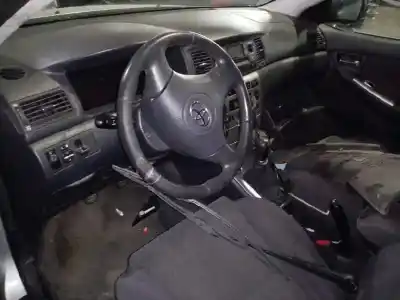 Veículo de Sucata toyota corolla (e12) 2.0 d-4d linea luna berlina do ano 2002 alimentado 1cdftv