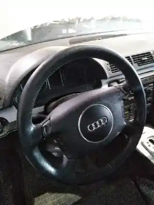 Veículo de Sucata audi a4 berlina (8e) 2.5 tdi (120kw) do ano 2003 alimentado bfc