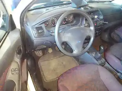 Véhicule à la ferraille fiat brava (182) jtd 105 / 100 clima de l'année 2001 alimenté 182b9000