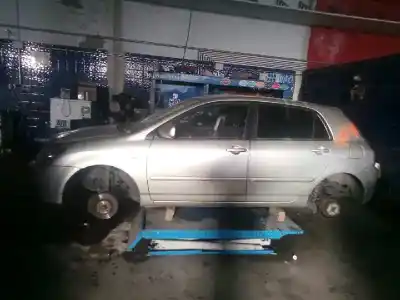 Veículo de Sucata toyota corolla (e12) 2.0 d-4d linea luna berlina do ano 2004 alimentado 1cdftv