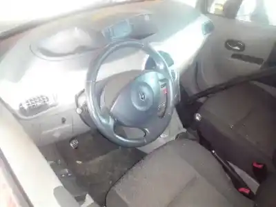 Scrapping Vehicle renault modus confort dynamique 98 cv / 72 kw of the year 2005 powered k4j g7